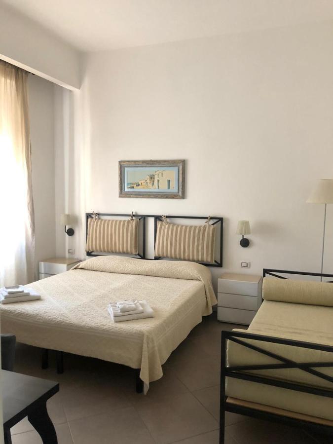 B&B Piazza Dante Nuoro นูโอโร ภายนอก รูปภาพ