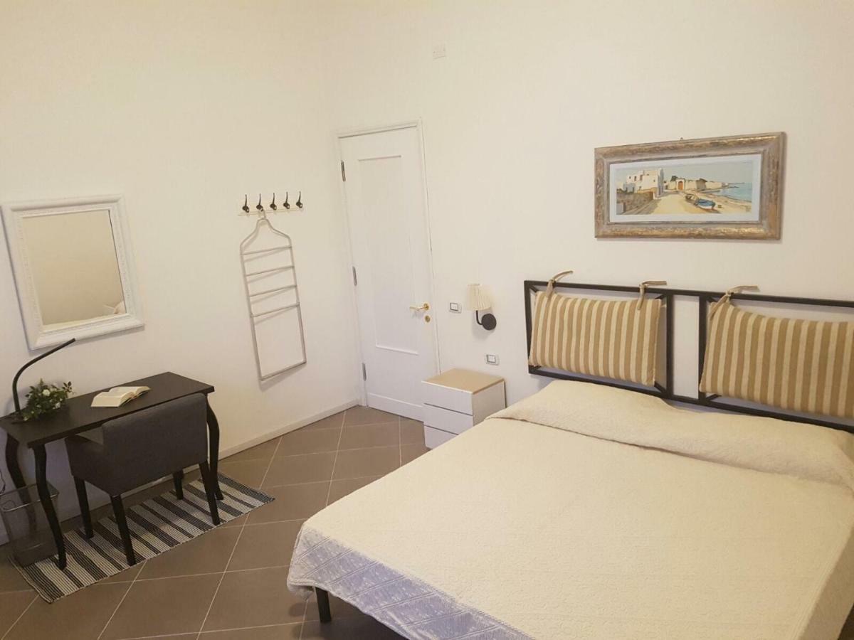 B&B Piazza Dante Nuoro นูโอโร ภายนอก รูปภาพ