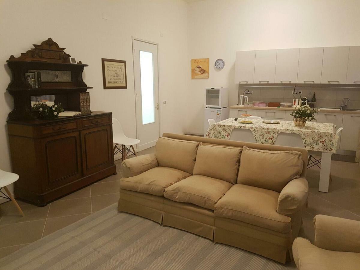 B&B Piazza Dante Nuoro นูโอโร ภายนอก รูปภาพ