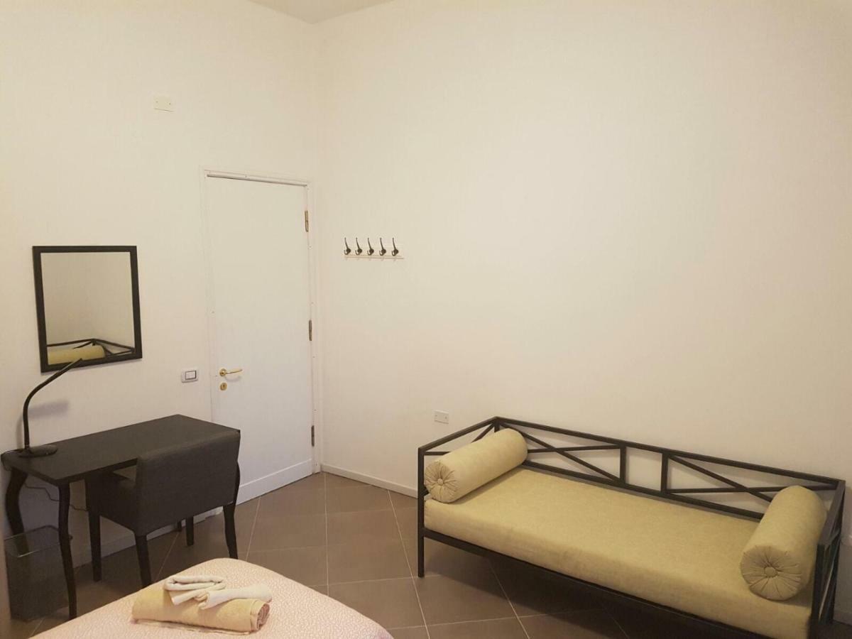 B&B Piazza Dante Nuoro นูโอโร ภายนอก รูปภาพ