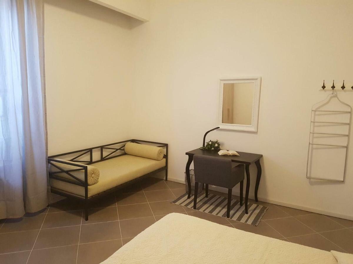 B&B Piazza Dante Nuoro นูโอโร ภายนอก รูปภาพ