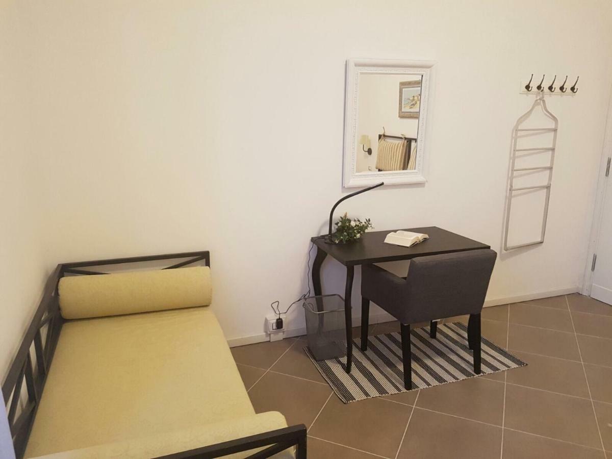 B&B Piazza Dante Nuoro นูโอโร ภายนอก รูปภาพ